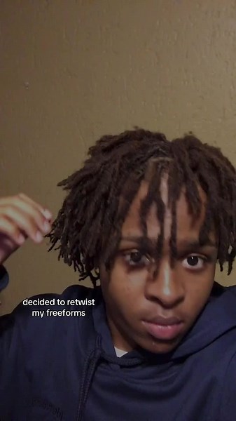 not the best but,rate outta 10 chat #fyp #freeform #freeformdreads #freeforms #freeformlocs #freeformjourney #trusttheprocess💯 #retwistlocs #retwist #imy0urcrushh