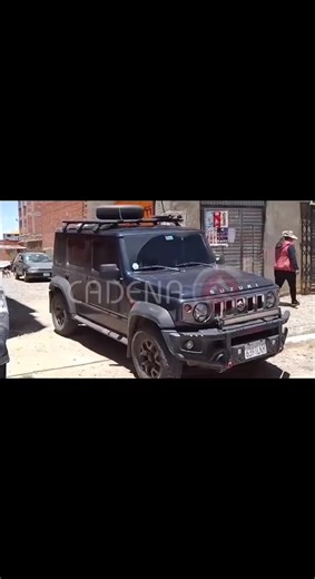 6.6K views · 36 reactions | VEHÍCULOS FUERON ROBADOS DE .UN GARAJE PRIVADO EN EL ALTO Dos vehículos (vagoneta y minibús) fueron robados de un garaje privado en la zona Ballivian en El Alto. El administrador desconoce cómo lograron sacar ambas movilidades. Las victimas exigen justicia y piden una profunda investigación y establecer responsabilidades. Video vía: Cadena A | Confidencias Del Pueblo | Facebook