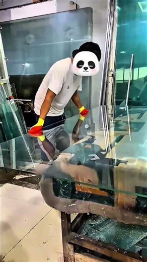 القطة نطت جوه الأكواريوم كأنها سمكة! 😳🐾🌊