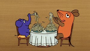 Löffel sind beim Spaghetti-Essen tabu - niemand hat etwas gegen Trichter gesagt! #aufdenrichtigenTrichtergekommen | Die Maus