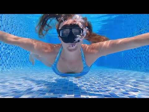 Girl Talks To You Underwater!