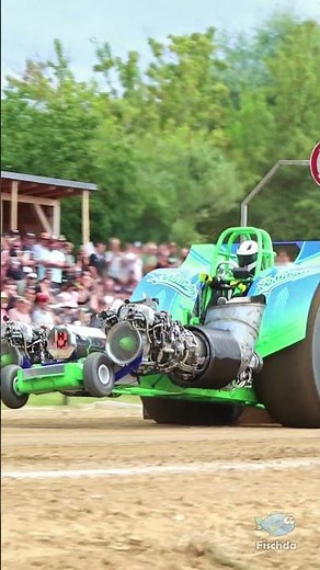Ready for take-off? Der 'Erlkönig' mit nur 2 Turbinen beim Tractor Pulling Krumbach 2025
