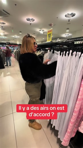 Découvrez les pyjamas tendance de Maëva Ghennam