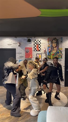 UKA on Instagram: "Hello 🙋🏼‍♀️🎇🎊"