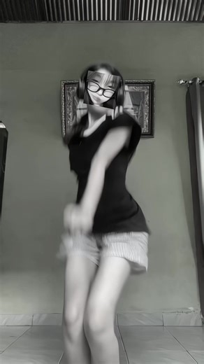 Dance to Ariana Grande's Side to Side