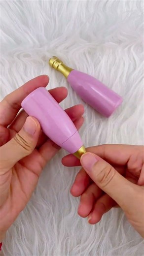 Your Lip Gloss Formula Isn’t the Problem—Your Packaging Is.