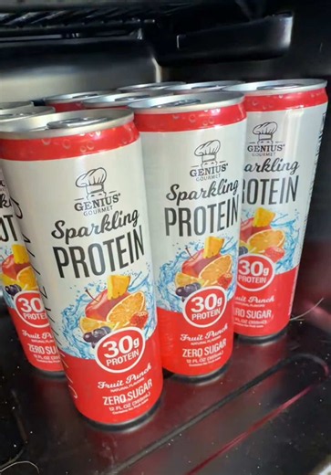 12 Sparkling Clear Protein Drinks #clearprotein #proteindrink #protein #proteinsnack #drink