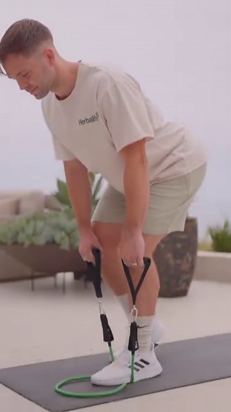 40K views · 299 reactions | Scuplt and strengthen with this banded total body workout  3 rounds, 8 reps each Front rack squat Overhead tricep extensions Single leg deadlift Plank row | Herbalife | Facebook