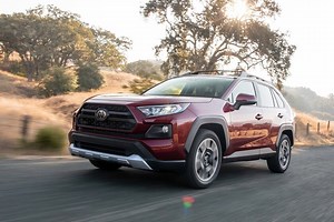 El Toyota RAV4 2021 estrena asistencias de manejo en México desde su versión base