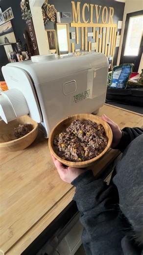 This thing is too cool it literally cooks all raw meats from beef to chicken to fish and the veggies. You can dehydrated or cook it as if it's a topper you can use either as a full meal or just a topper.