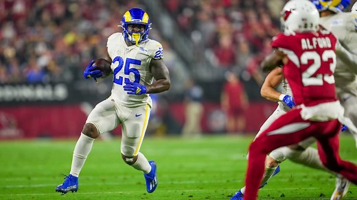 Sony Michel follows convoy of blockers for 19-yard pickup