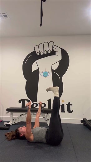 Dead bug with band pull apart