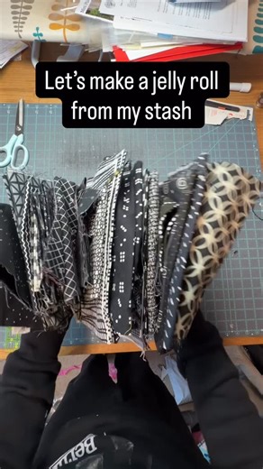 Quilts, Patterns, Tutorials on Instagram: "Today I’m starting a sample for the Vivian Quilt and this one is all about high contrast 🖤🤍 Instead of buying a jelly roll, I cut one from my stash because… 🙌🏻 It lets me use what I already have 🙌🏻 I can control exactly how scrappy I want it (very) 🙌🏻 So many of you asked for a black-and-white version, and I couldn’t say no One of the best things about cutting from your stash and mixing lots of prints is that scrappier quilts are way more forgiv