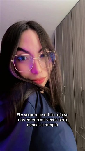 Hilo rojo que no se rompe: historia de pareja enredada