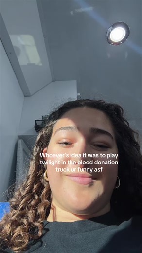 We’ve got some comedians in the house fr #blooddonation #vampires #twilight