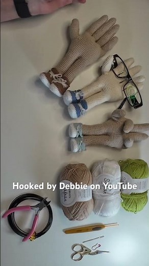 Crochet tutorial for Standing hands in Shoes #crochet #crochettutorial #amigurumi #hand