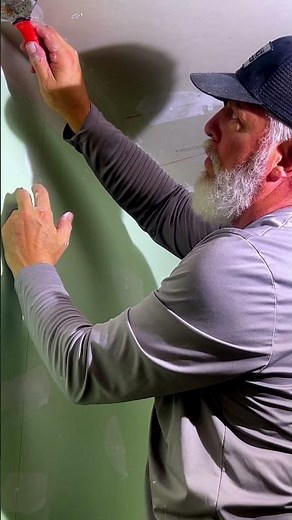 How to Use a Corner Trowel to Make Beautiful Corners! #drywall #drywallrepair #diy