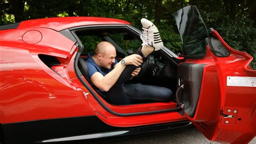 Quick Alfa Romeo 4C review: Design, performance, and driving thrills