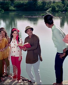 Have a look at thi scene from the movie 'Padosan'. #ReliveRajshri #75YearsOfRajshri | Rajshri