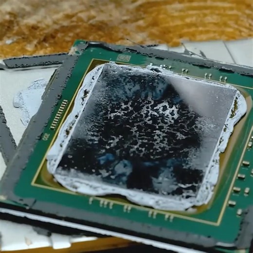 RayPCB on Instagram: "Violent disassembly of Intel Xeon processor， How many server computing power secrets are hidden inside the chip #RayPCB #FPGA #Chip #ChipTeardown #BGA #electroncis #xilinx #intel #electronics #engineers #electronicengineering #pcbdesign"