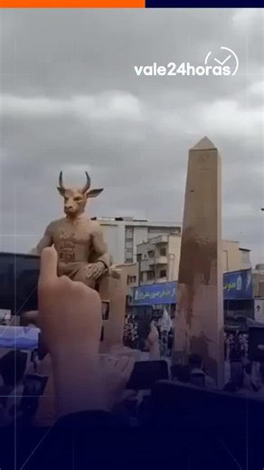 Vale 24 Horas - Jornal Online | Queima simbólica de um ídolo de “Baal” durante o comício de 22 Bahman em Teerã comemorando os 47 anos da Revolução Islâmica. Os iranianos... | Instagram