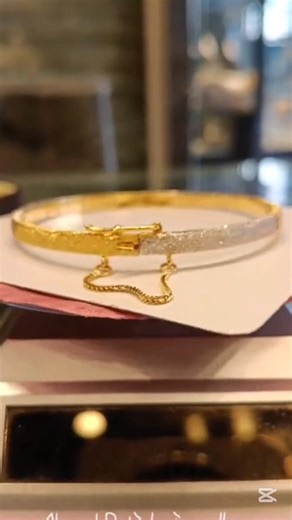 Fancy Gold Bangles With Lock 💛🔒 | Stylish Openable Bangle Design #GoldBangles #FancyDesign #Shorts 😊