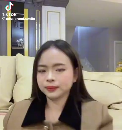 វីដេអូ​របស់ Miss caillou (@miss.caillou) ជាមួយ សំឡេងដើម - ដានី - Miss caillou