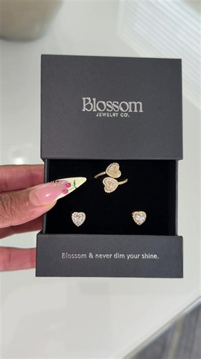 Your sign to buy this set ✨ #trendyjewelry #jewelrytiktok #tiktokshopfinds #earrings