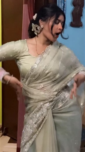 Swati_ydv ❤️‍🔥 on Instagram: "👀 @swati_.ydv._ #reeloftheday #dance #fyp"