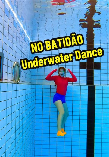 Underwater Dance No Batidão - Groove at the Pool