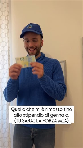 cappellaiomatto on Instagram: "Quello che mi è rimasto fino allo stipendio di gennaio: 20 euro. E tanta fiducia nell’universo. “Stringi i denti, dai.” “È solo un periodo.” “L’importante è lavorare.” Sì. Peccato che lavorare non significhi più vivere bene. Se anche tu fai i conti con le monete e non con i sogni… 👉 segui @cappellaiomatto94 qui si ride, ma si smonta la favola dello stipendio che basta. lavoro dipendente | stipendio basso | fine mese difficile | vita da lavoratore | lavoro in Itali