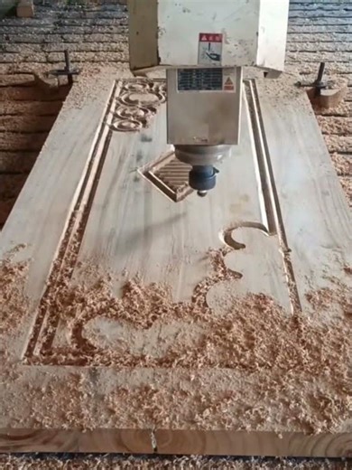 Pengukiran kayu menggunakan mesin CNC Router