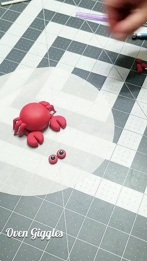 Part 1 of 3 #ovengiggles #ovengigglescakes #fondantcrab #oceanlife #inthemaking #caketutorial #oceantheme #undertheseacake #cakeprocess #fondantwork