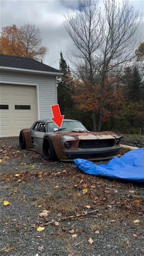 The boy saw his car twenty years later... so there was still a lot right in it 😱