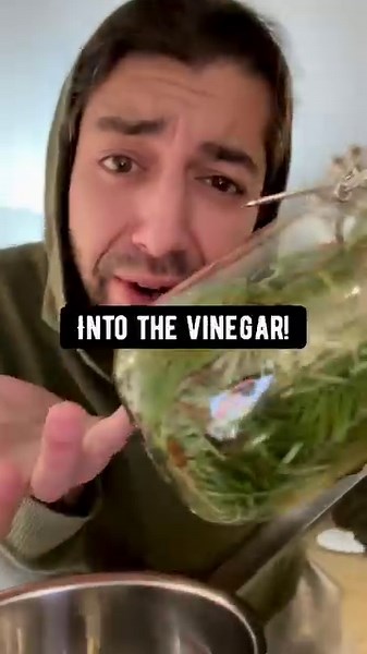 1.7M views · 36K reactions | So many of us throw out Christmas Trees after Christmas is over.. but this year do this instead! 朗 . . . #xmas #christmastree #lifehacks #diy #cleaninghacks #cleaning #cleaningtips #cleantok #cleankitchen #cooking #cookingtips #instadaily #instagood #upcycling #wow #christmashacks | creative explained | Facebook