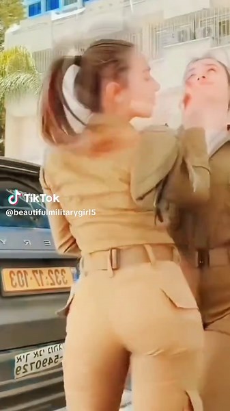 Beautiful Israeli Female Soldiers in the IDF