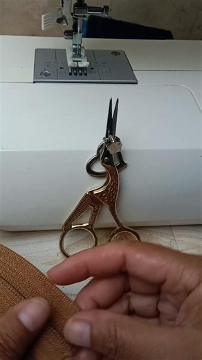 Easy tricks for installing a zipper pull #zipping #diy #sewing