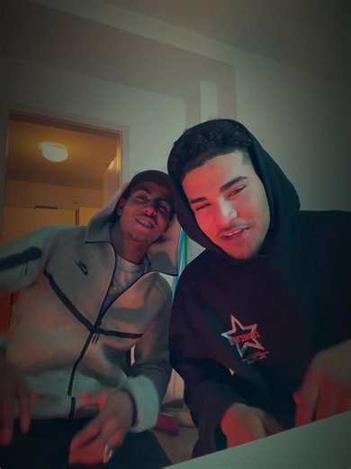 Video di Hashima_ 13_12{🫆💞} (@hashima_12_13) con suono originale - _ale.corsi_