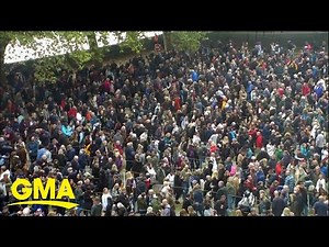 Queue to see Queen Elizabeth II reopens