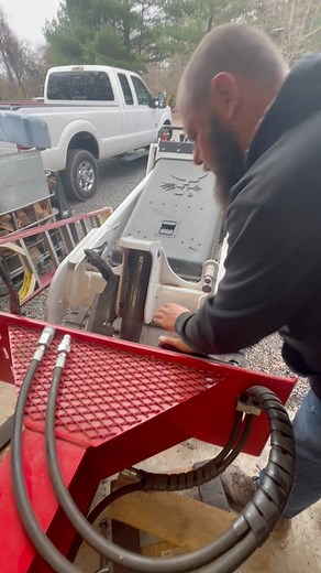 1.6M views · 10K reactions | Tree service is going to drop some big oak #logsplitter #attachments Wolfe Ridge Splitters | Lillysfarmandfirewood | Facebook