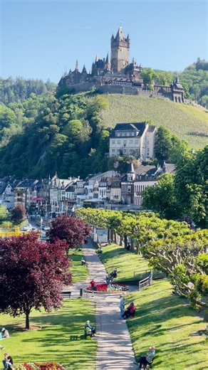 The most visited place in Germany 🇩🇪. #Cochem #moselle #mosel #wine #vineyard #ThrowbackThursday #tbt #germany #travel #bucketlist #travelgram #oldtown | The amazing places