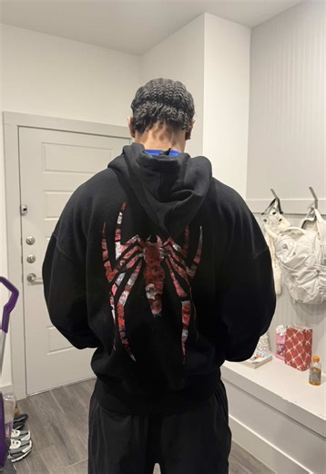 I swear I didn’t apply fabric paint on my face the whole time #kisshoodie #spiderman #bf #fyp #diy