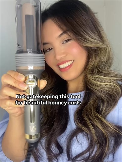 Want curls that wow?! Watch @pinaymamamel work her magic with the Curl Secret® Max Auto Curler. Long, luscious locks transformed into flawless, bouncy curls in seconds. Hair in, curl out - repeat until happy. SHOP online or instore & get your curl game strong. #hairtutorial #hairstyle #hairtransformation #hairgoals #hairstyler #vssassoon