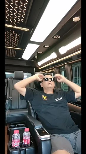 Hiace Premium 10 Seat Trans Bus for Tourism