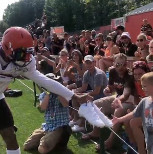1.5M views · 10K reactions | Odell Beckham Jr made this fan's day ☺️ (via 1stladyofsports/Instagram) | ESPN | Facebook