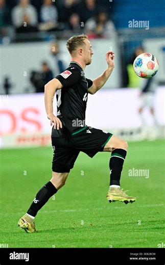 11 April 2026, Hesse, Darmstadt: Soccer, Men: Bundesliga 2, Darmstadt 98 - Hannover 96, Matchday 29, Merck-Stadion am Böllenfalltor. Maurice Neubauer (Hannover 96) passes the ball. Photo: Uwe Anspach/dpa - IMPORTANT NOTE: In accordance with the regulations of the DFL German Football League and the DFB German Football Association, it is prohibited to utilize or have utilized photographs taken in the stadium and/or of the match in the form of sequential images and/or video-like photo series Stock 