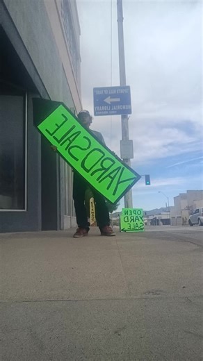 Sign Spinning Sessions (@kylenyleen)’s videos with Wrecking Ball - Miley Cyrus