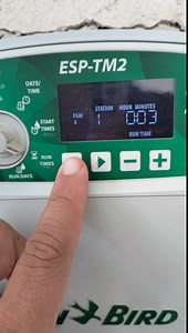 Programación de controlador ESP-TM2 de Rain Bird #RainBird #ESPTM2 #Controlador #SistemasDeRiego #FerDavila #Rieguer Pd. No me di cuenta que tenía la gorra de Hunter 😅 ups | Fer Dávila - Cursos de Sistemas de Riego.com