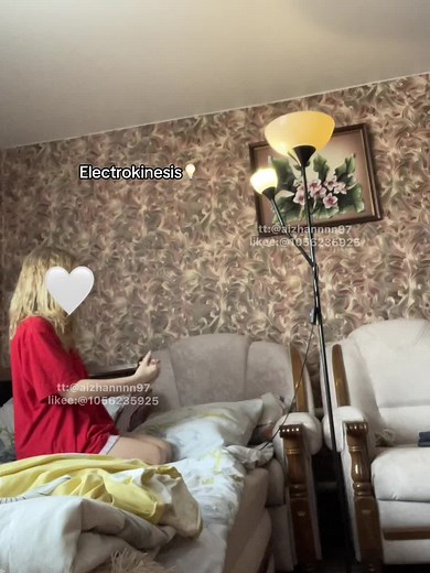 Electrokinesis with my lamp💡#telekinesis #telekinesispowers #power #teamwork #strangerthings #011 #jane #on #fyp #fypシ゚ #electrokinesis #electrokinesis⚡️