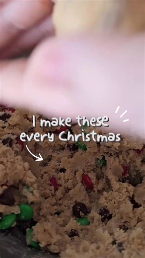 These chocolate chip m&m cookies are the best!🎄 | Crafty Morning